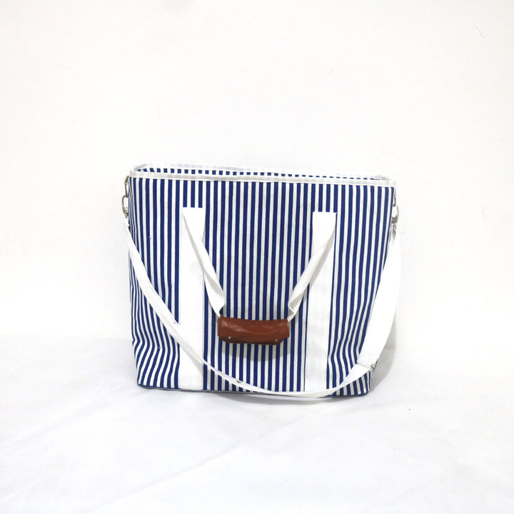 Women's cooler with practical carrying handles and insulated interior Stornfield