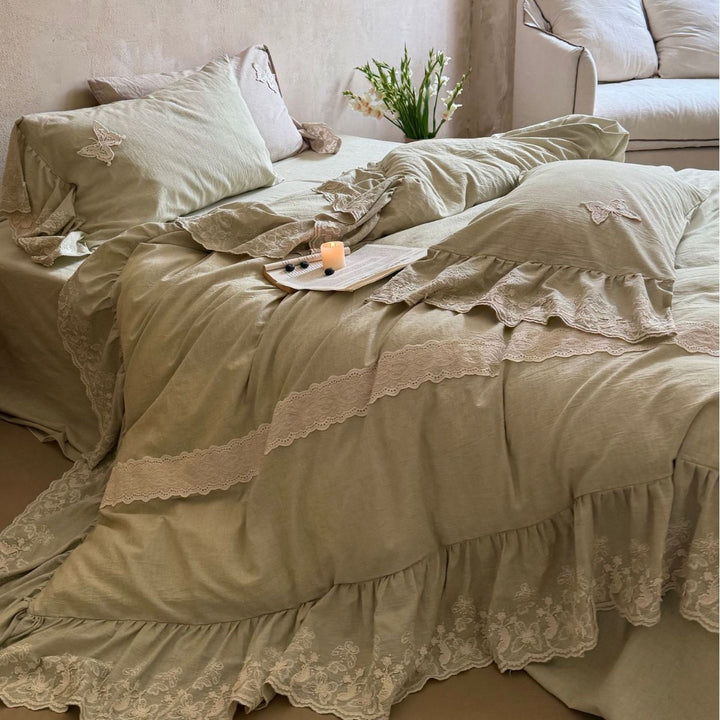 Romantic linen-look bedding set with lace trim and butterfly applique