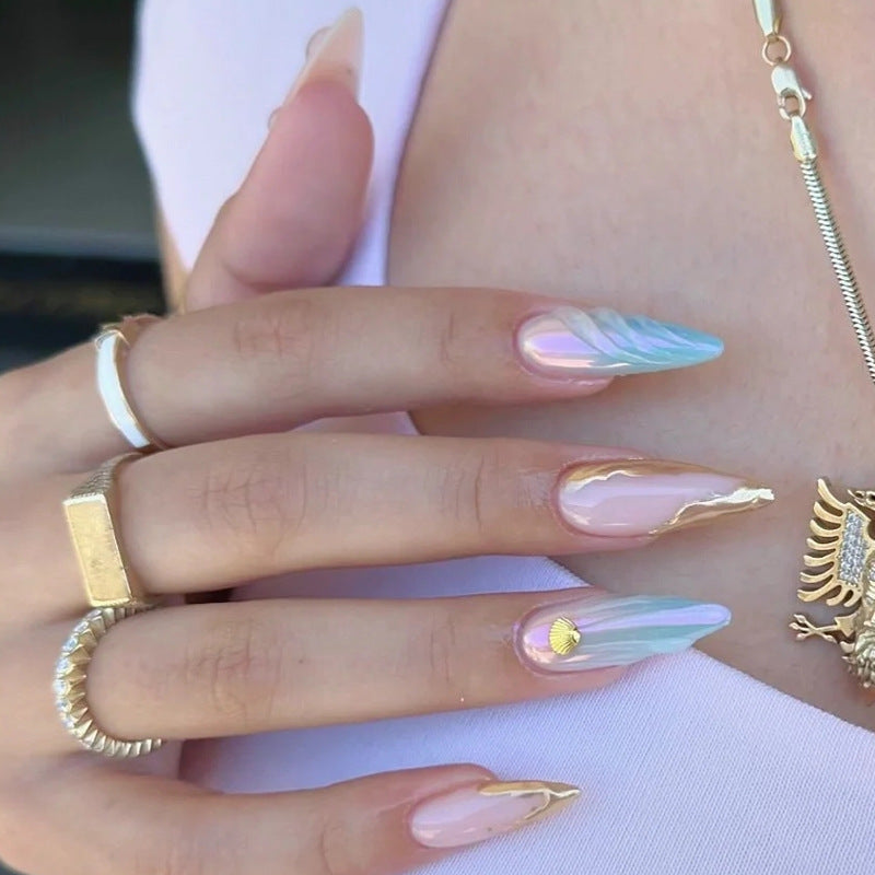 Artificial nails with elegant gradient and golden accents Stornfield