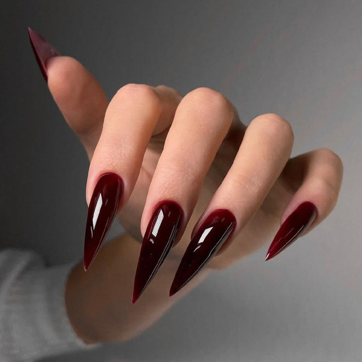 Artificial nails with pointed shapes Stornfield