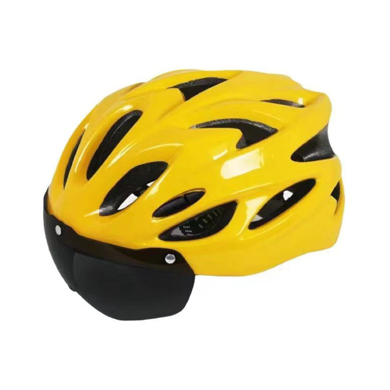 Bicycle helmet with integrated sun visor and optimal ventilation Stornfield