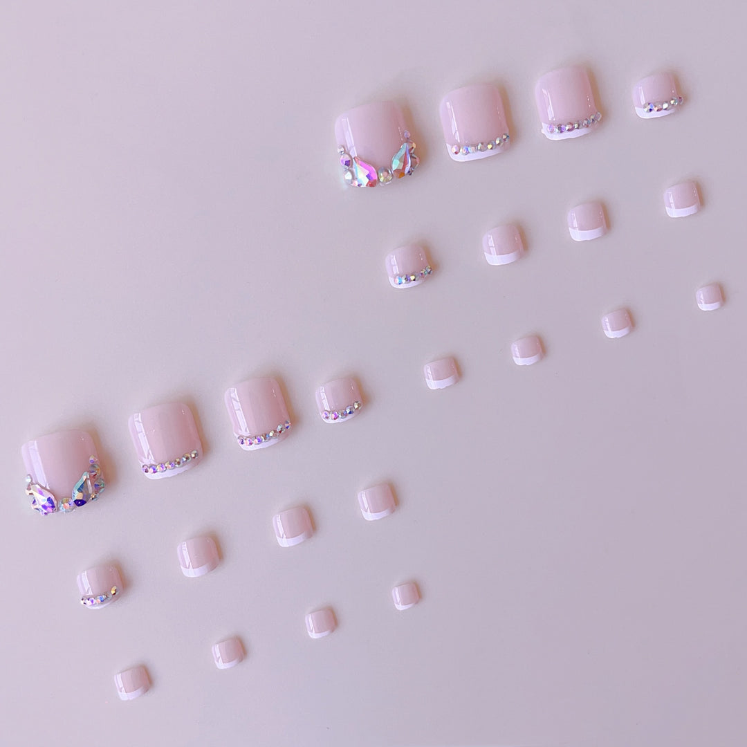 Fake Nail Set with Glittering Rhinestone Details and French Tip Stornfield