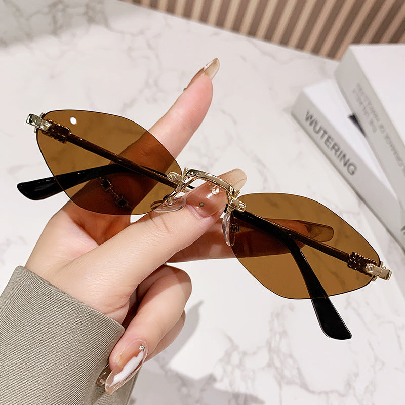 Women's Cat-Eye Sunglasses in Modern Elegance Style Stornfield