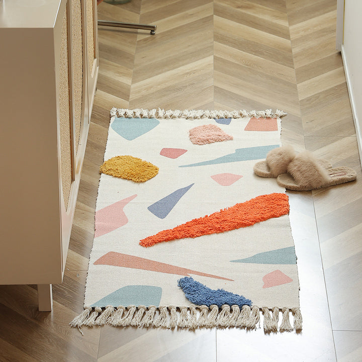 Hand-tufted cotton bath mat with botanical pattern and decorative fringes
