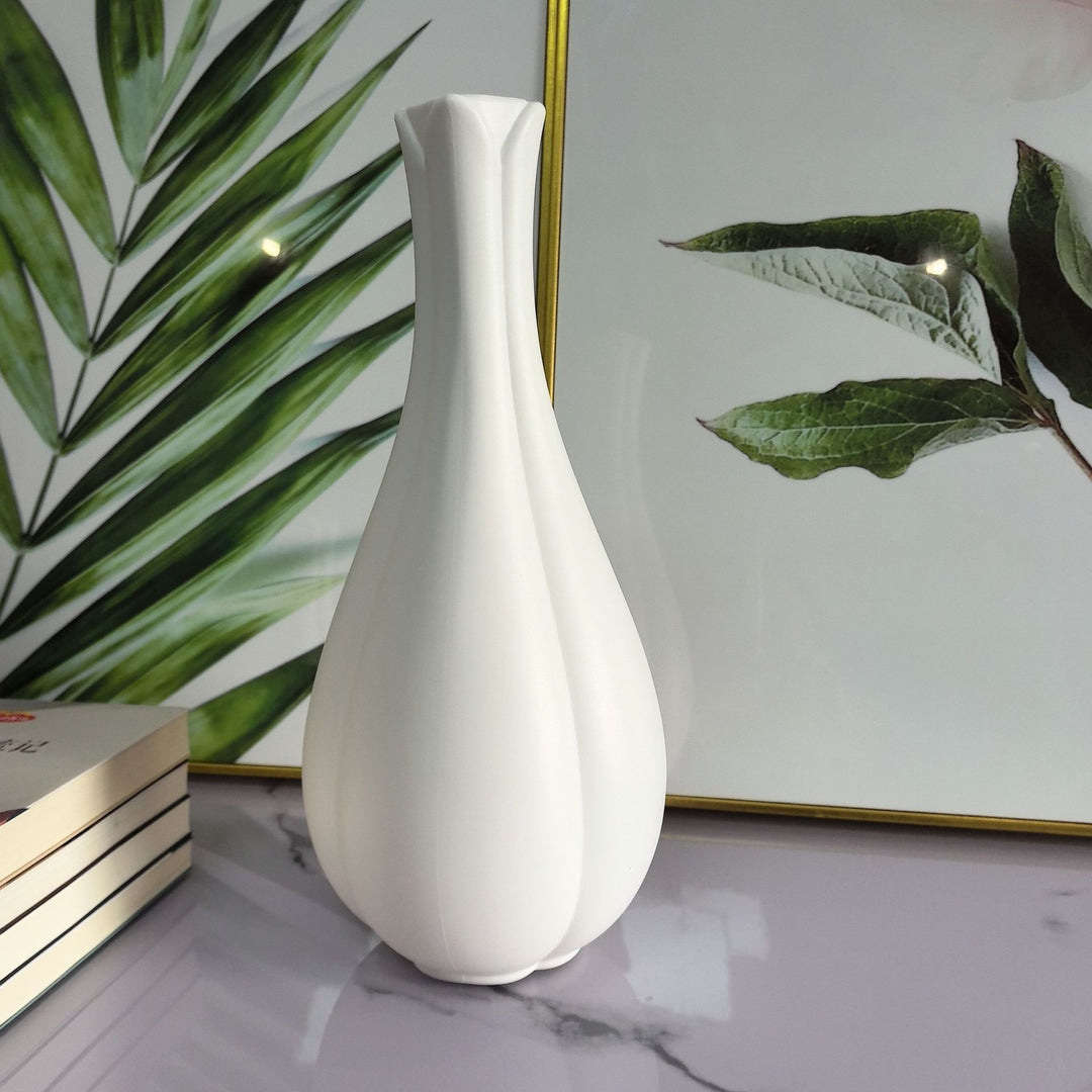 Modern Tulip-Shaped Decorative Vase Stornfeild
