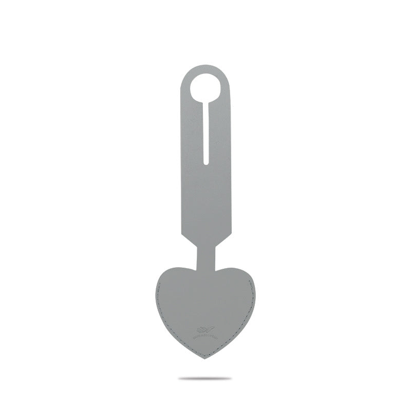 heart-shaped leather luggage tag with adjustable loop Stornfield