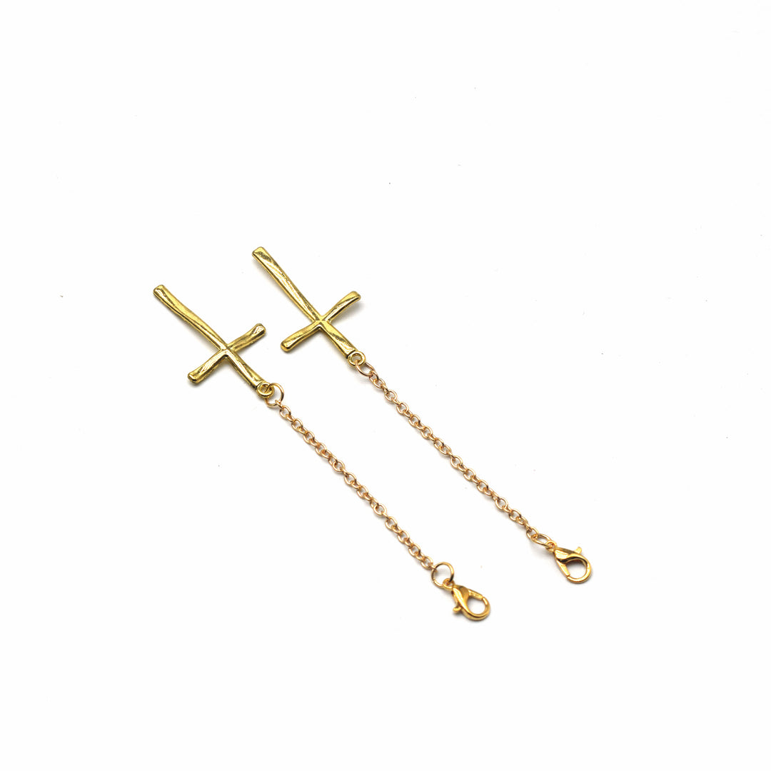 Elegant Cross-Design Chain Eyewear Holder Stornfield