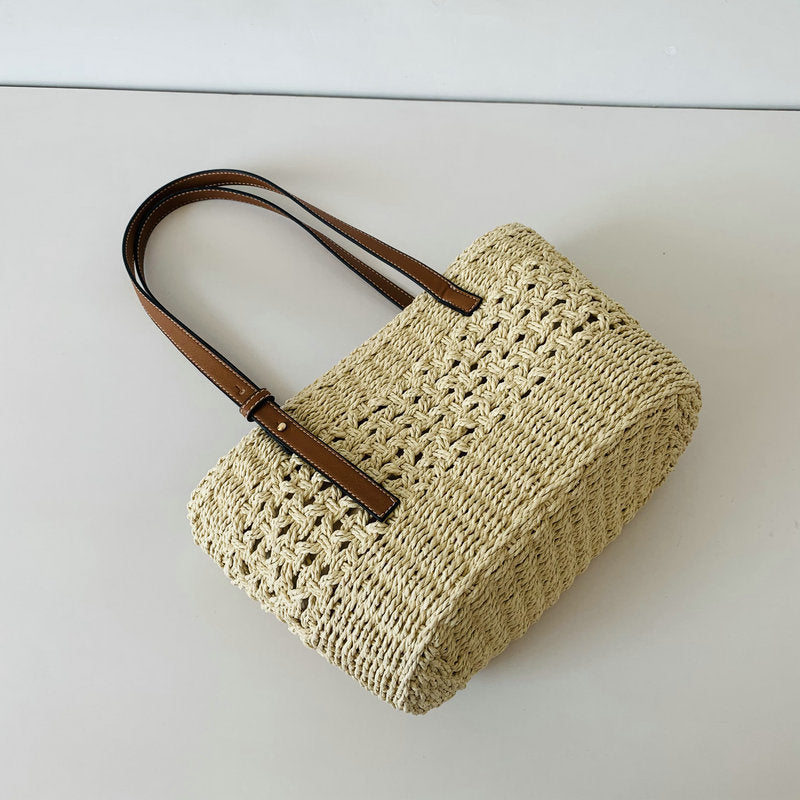 Handcrafted beach bag with high-quality leather handles Stornfield