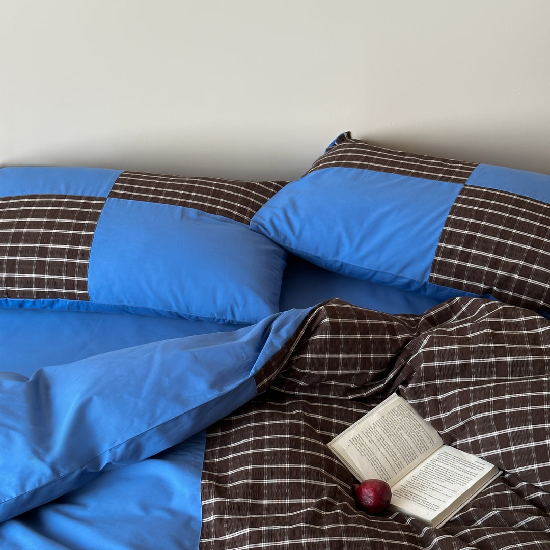 Luxurious cotton bedding set with checkered pattern and pillowcases