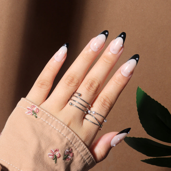 Artificial nail set with elegant lace design and radiant shine Stornfield