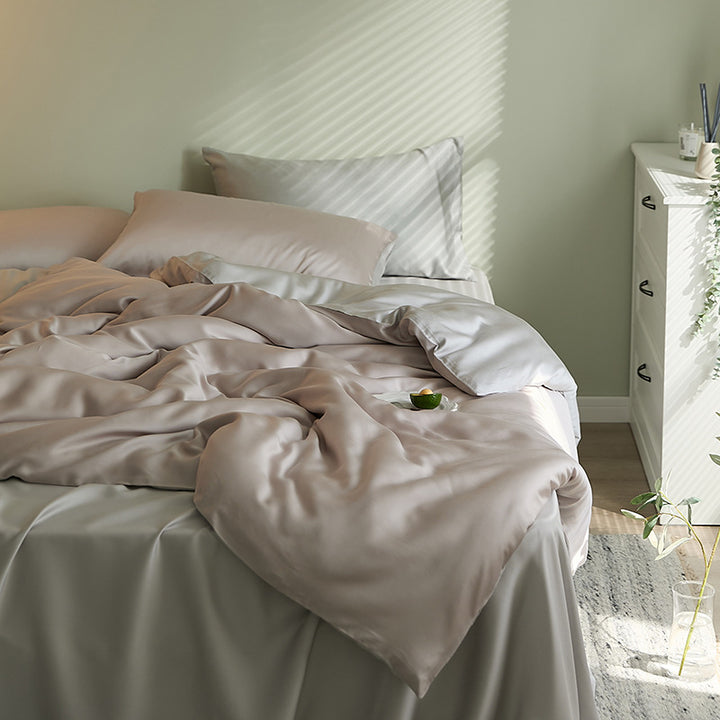 Fine-structured satin bedding set with temperature-regulating fiber and concealed zipper