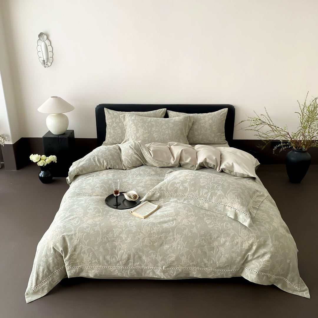 Bedding set made of cotton satin with floral jacquard structure and lace trim