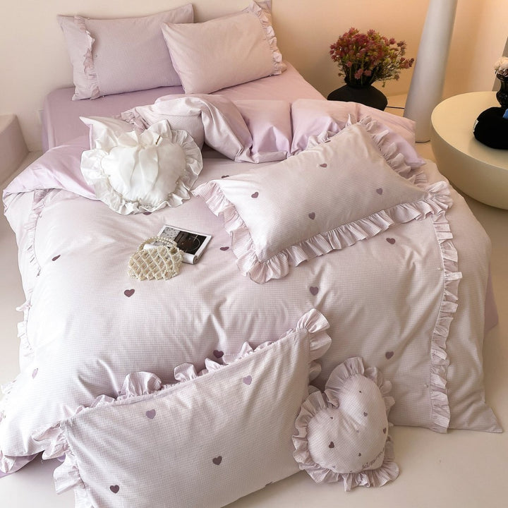 Romantic bedding set made of cotton satin with ruffles and heart print