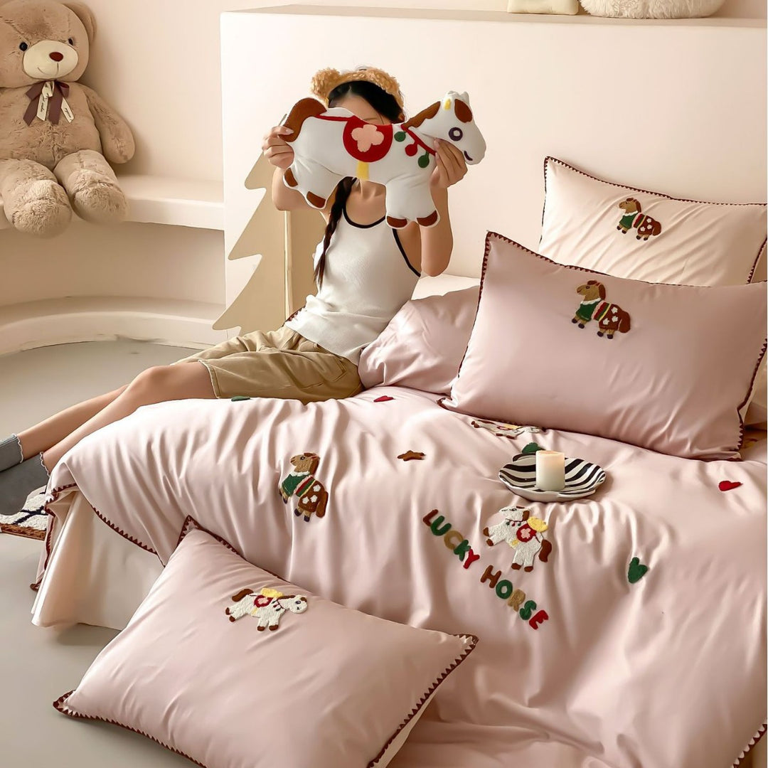 Embroidered Cat Appliqué Satin-Feel Duvet Cover Set with Contrast Piped Edge & Pillow Shams