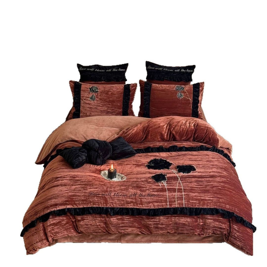 Samt bedding set with 3D rose appliqué and decorative frill