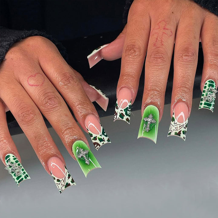 Artificial nails with striking design Stornfield