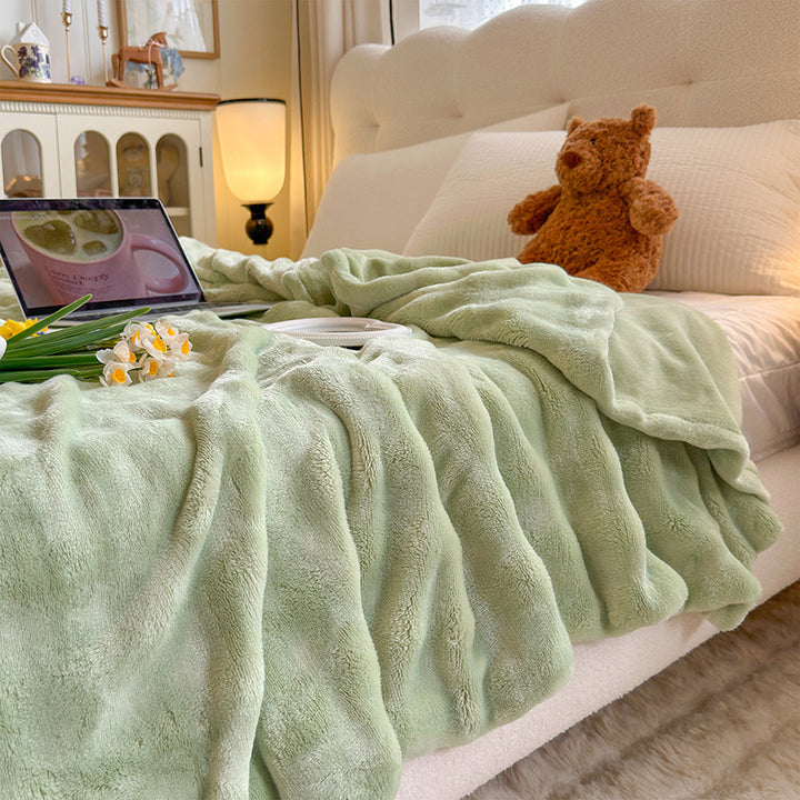 Luxurious extra soft microfiber throw blanket with high pile plush and thermal lining