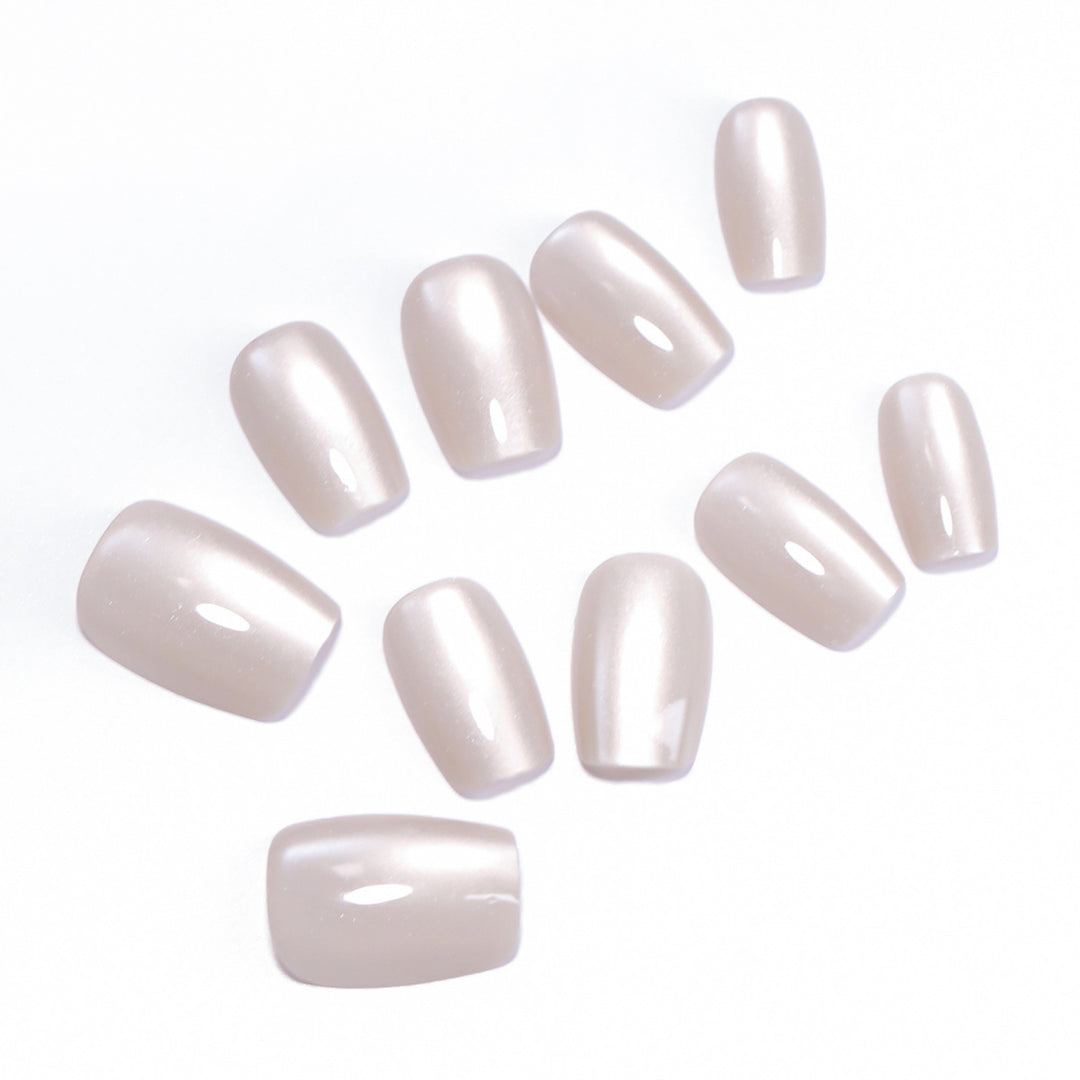 Artificial nail art with shiny surface Stornfield
