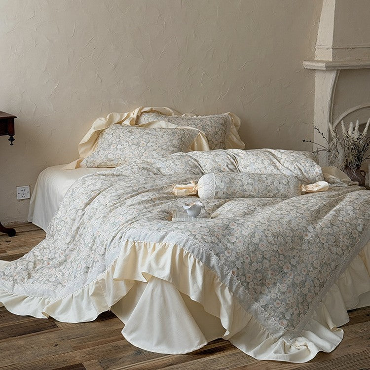 Bedding and bedspread set