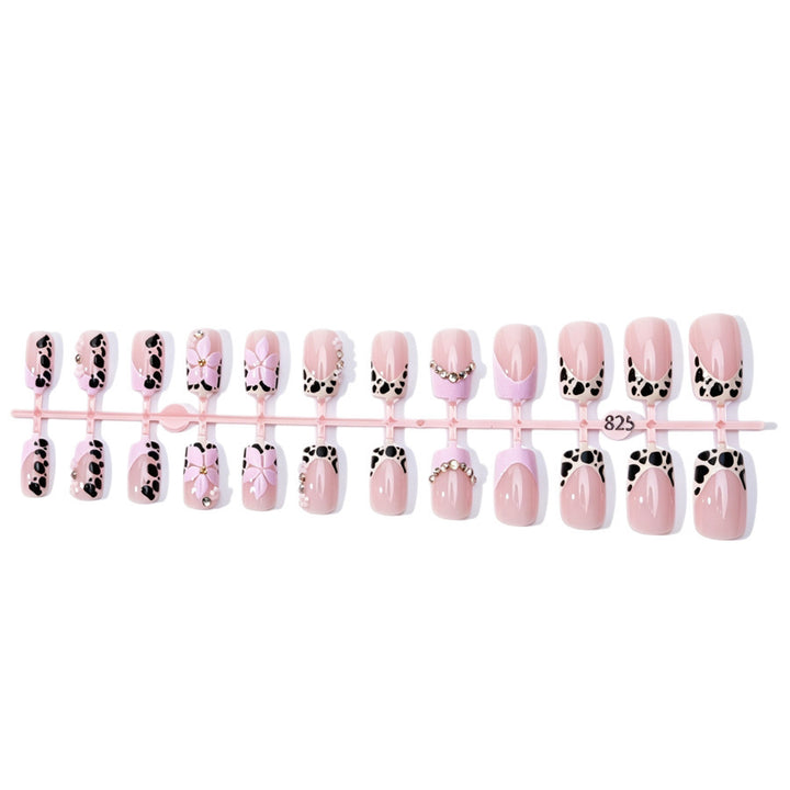 Artificial nail set with elegant flower and lace designs Stornfield