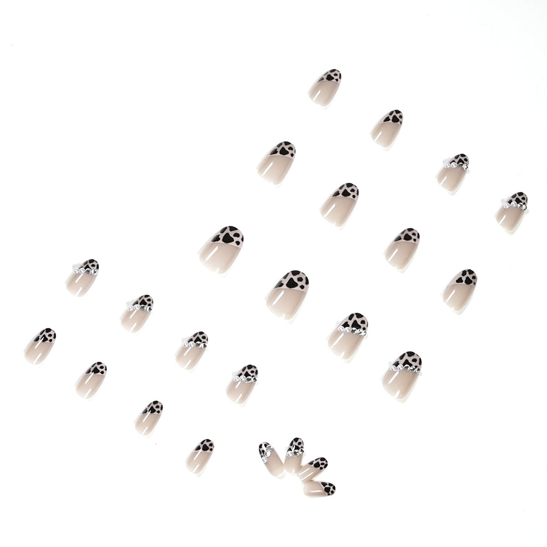 Artistic and elegant artificial nails Stornfield