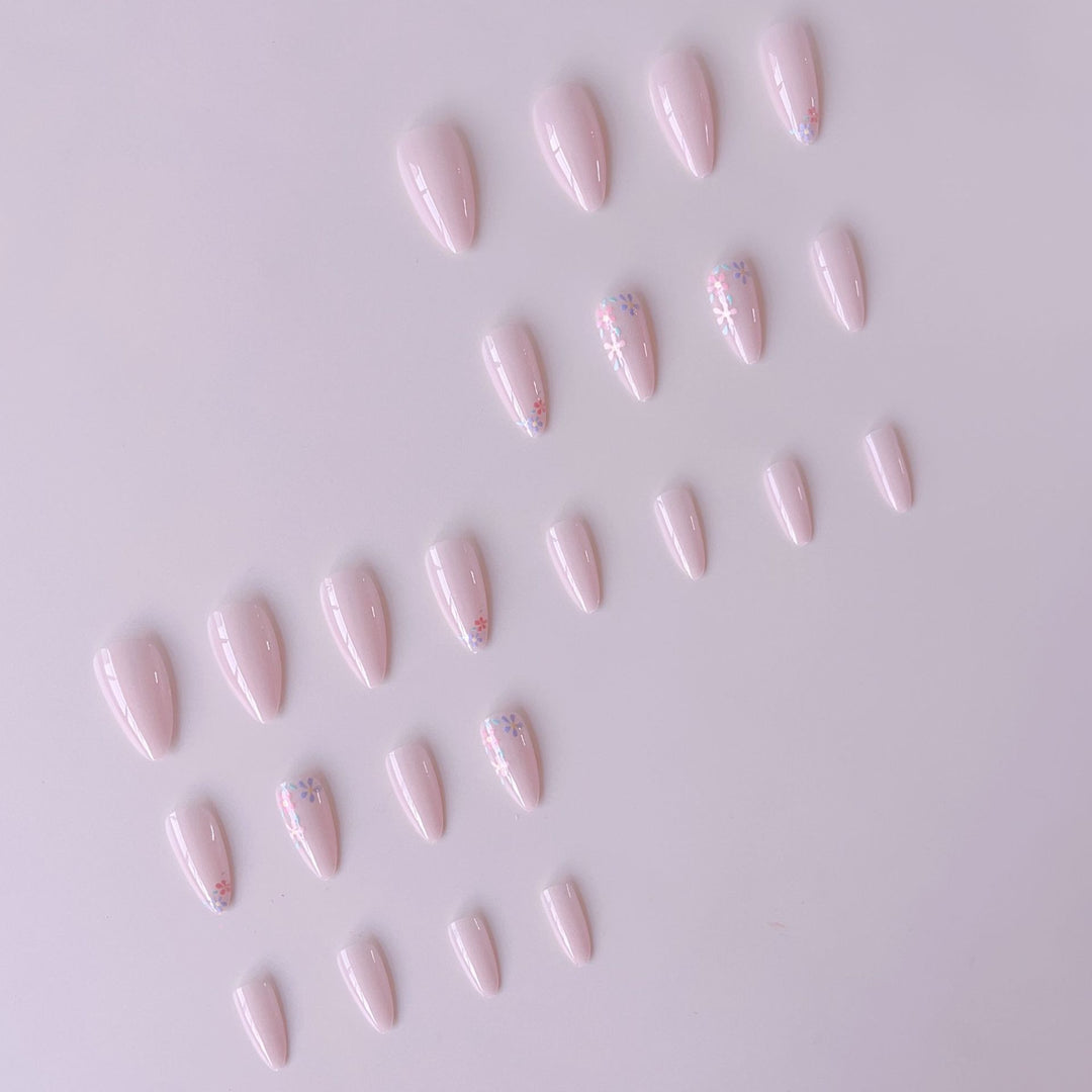 Artificial nail set with delicate floral pattern and glossy finish Stornfield