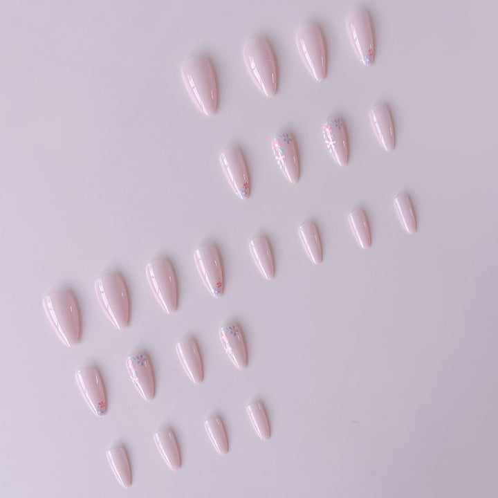 Artificial nail set with delicate floral pattern and glossy finish Stornfield