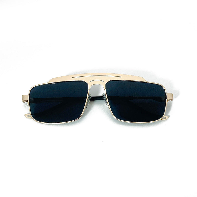 Fashionable Oversized Sunglasses with Elegant Design Stornfield