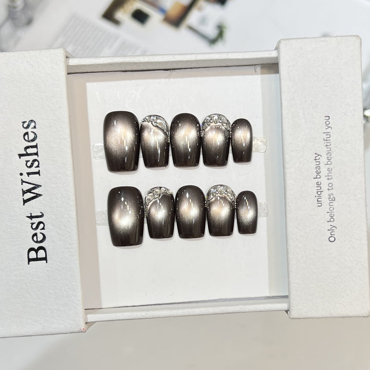 Elegant Press-On Nail Art Set with Rhinestone Accents Stornfield