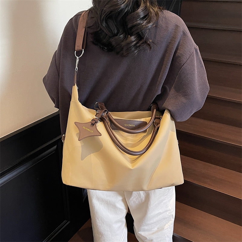 Elegant Travel Bag With Practical Compartments Stornfield