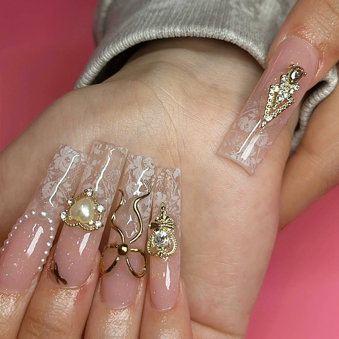 Artistic Long Nails with Elegant Gold Accents Stornfield