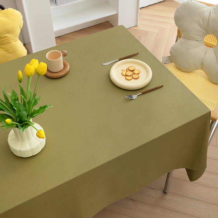 Rectangular easy-care tablecloth made of cotton blend with water-repellent coating and fine texture Stornfield