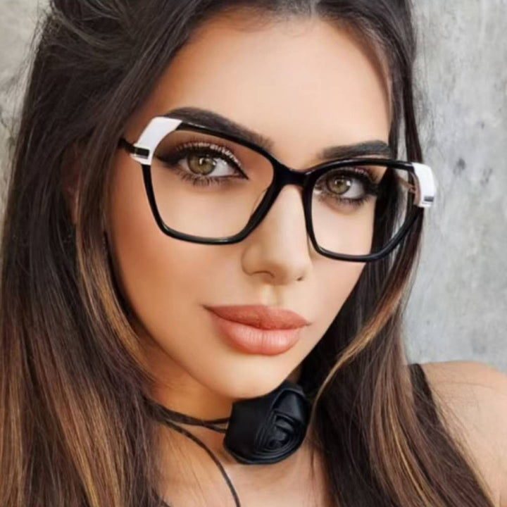 Ladies square sunglasses with elegant metal frame and protective UV filter Stornfield