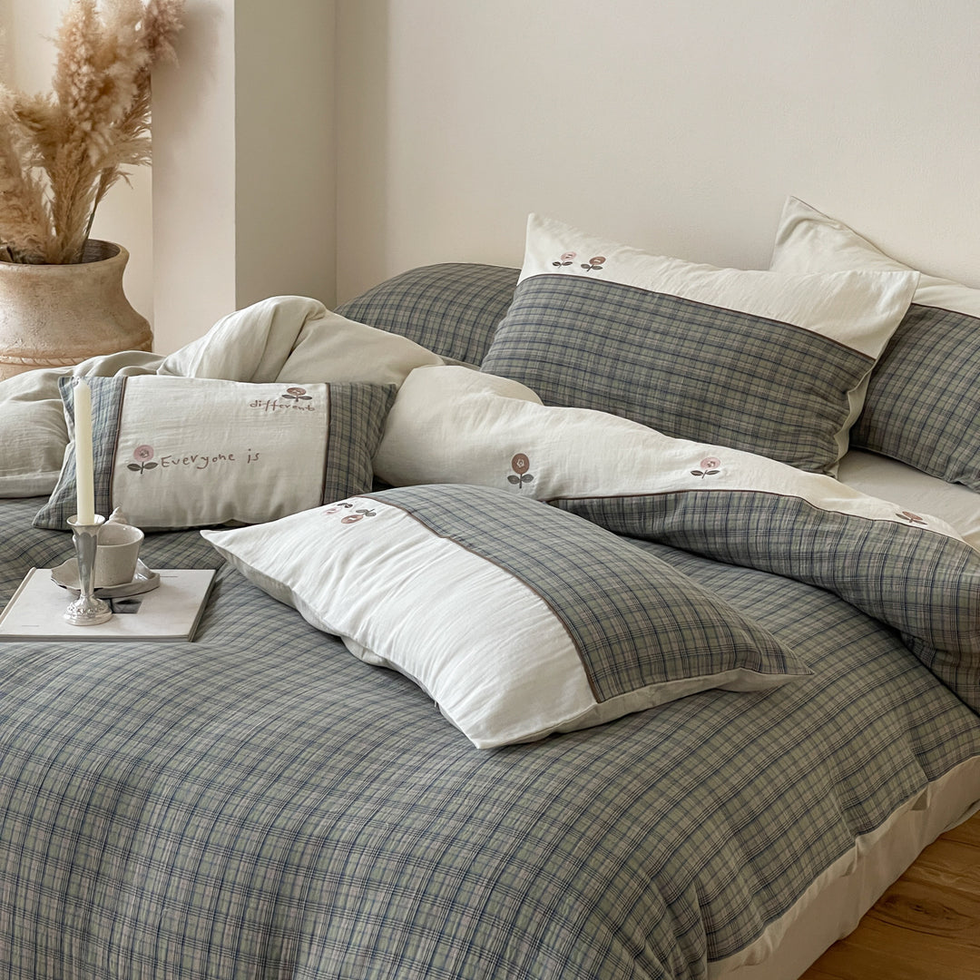 Plaid Cotton-Linen Blend Duvet Cover Set with Embroidered Sunbonnet Appliqué and Reversible Solid Backing