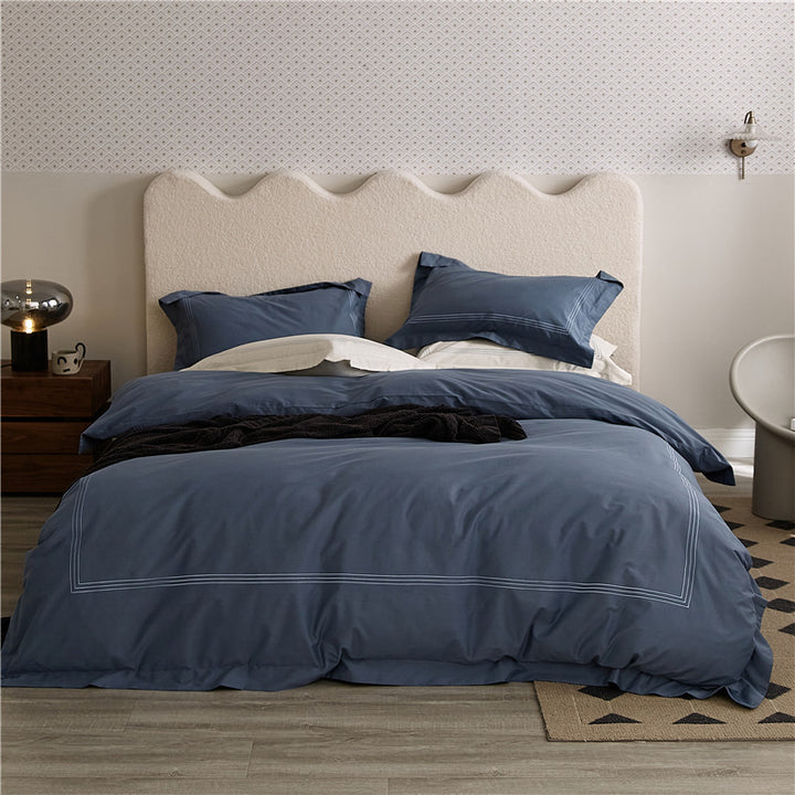 Elegant bed linen set made of cotton satin with fine piping and reversible function