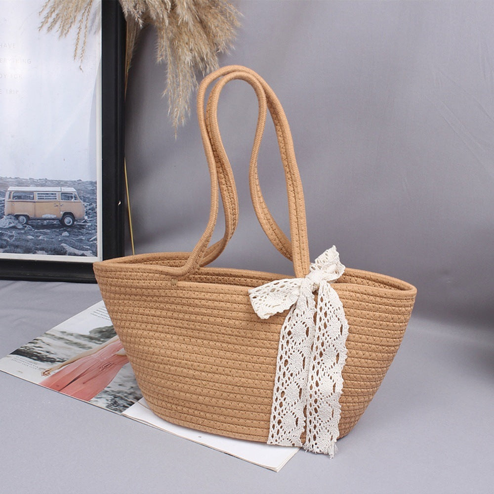 Basket bag with playful lace accent Stornfield