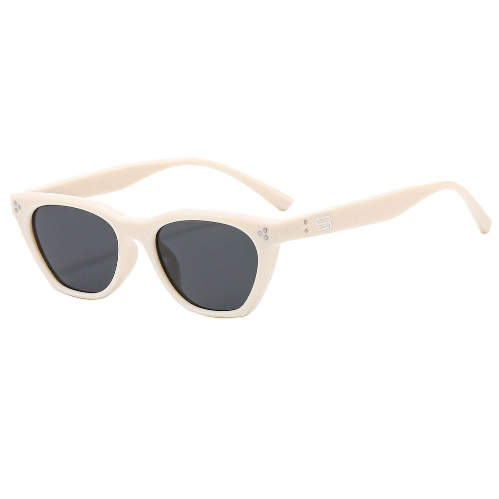 Women Retro-inspired Sunglasses with Distinctive Frame Stornfield