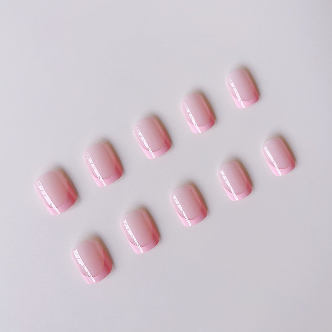 Artificial nail set with modern French tips and elegant shine Stornfield