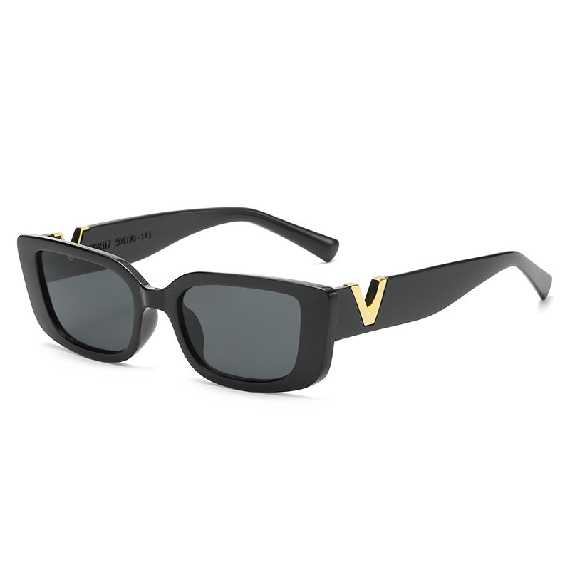 Women's fashionable sunglasses with trendy leopard print and sturdy frame Stornfield