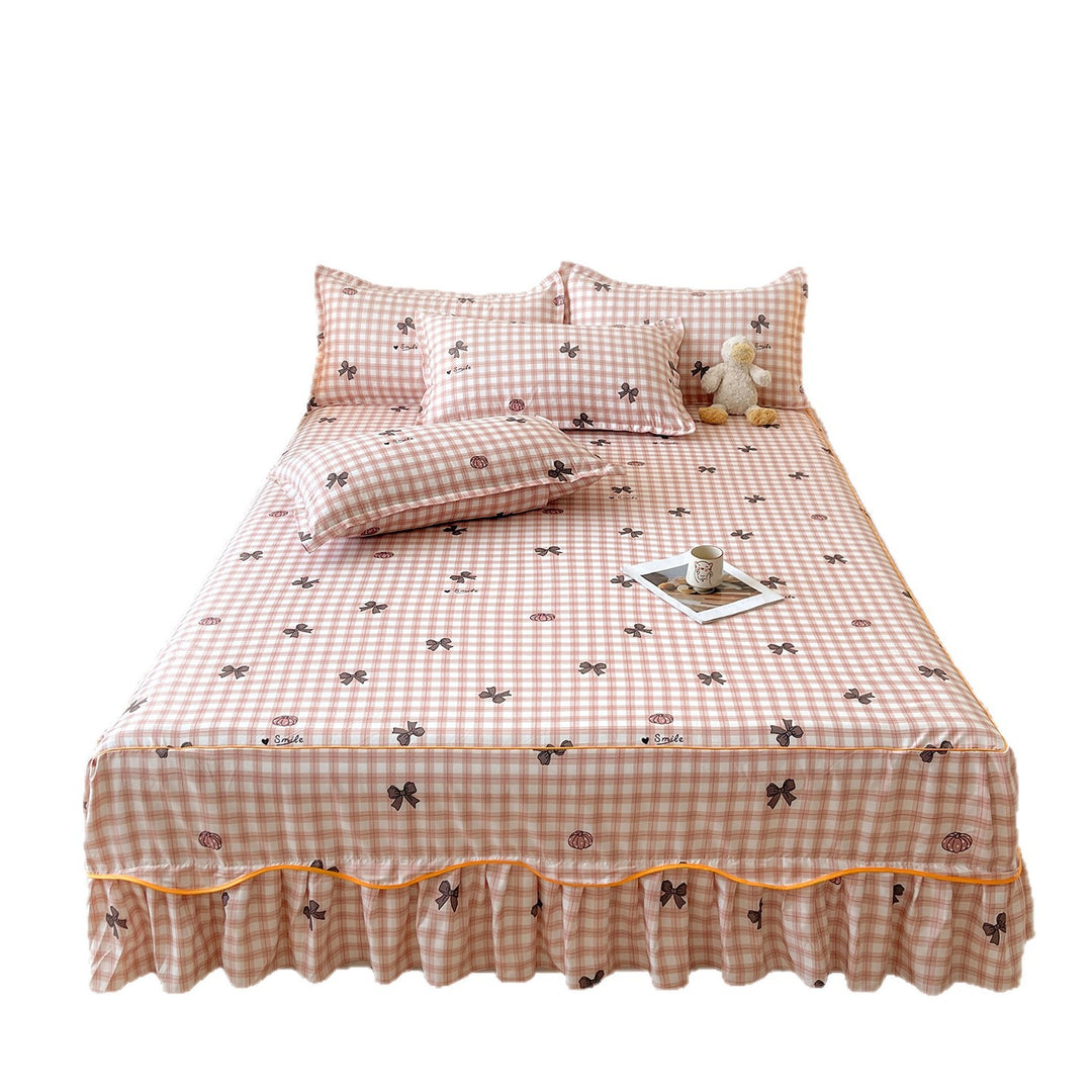 Floral Patterned Bedspread with Ruffled Edge