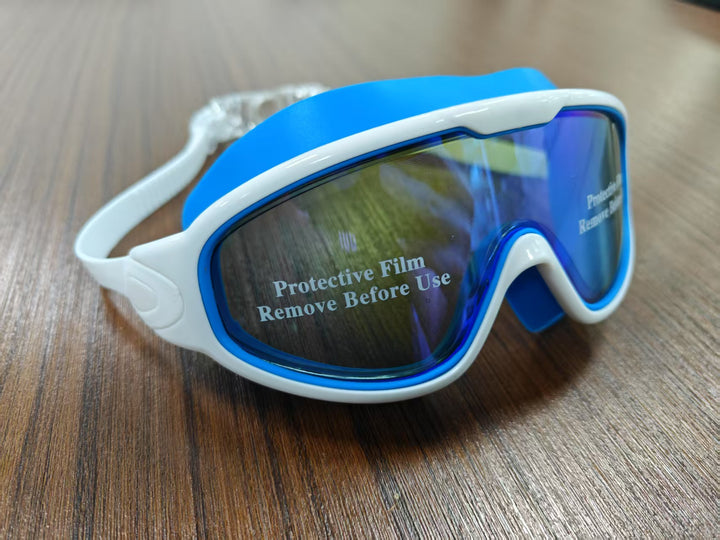Swimming mask with adjustable comfort and clear field of vision Stornfield