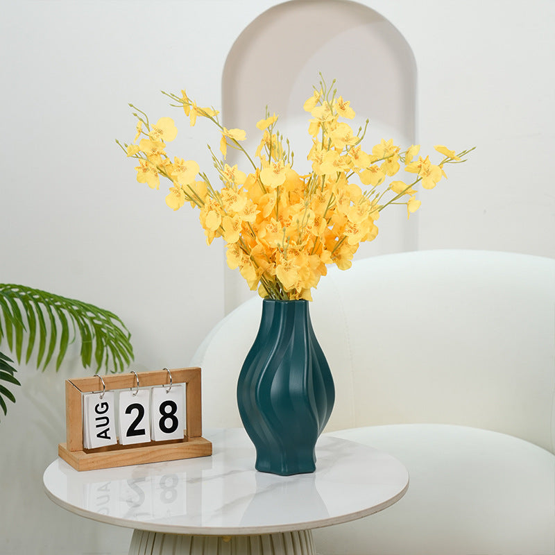 Elegant Curved Decorative Flower Vase Stornfeild