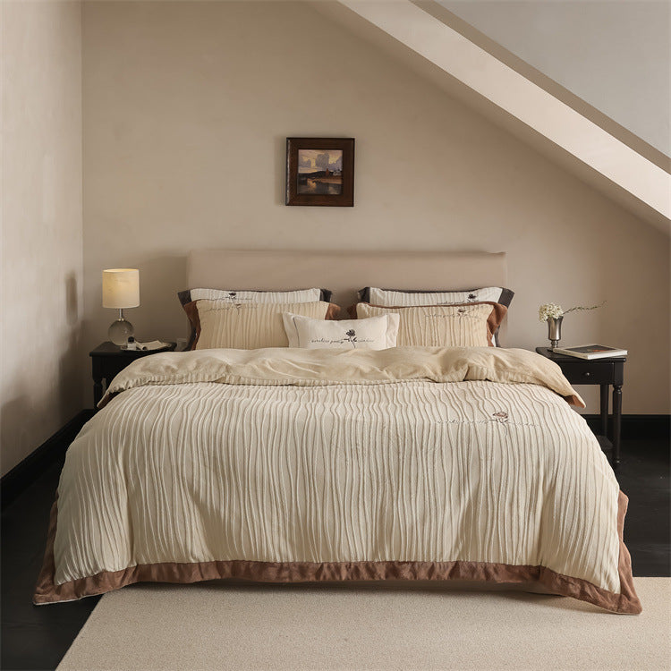 Luxurious waved cotton satin bed linen set with pleated effect and hotel closure Stornfield