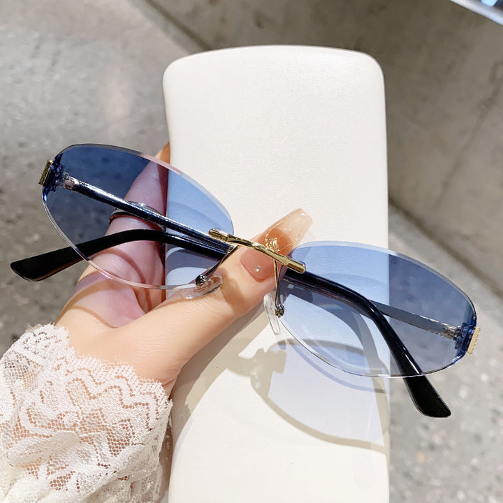 Ladies sunglasses in modern oval design with contrasting frame Stornfield