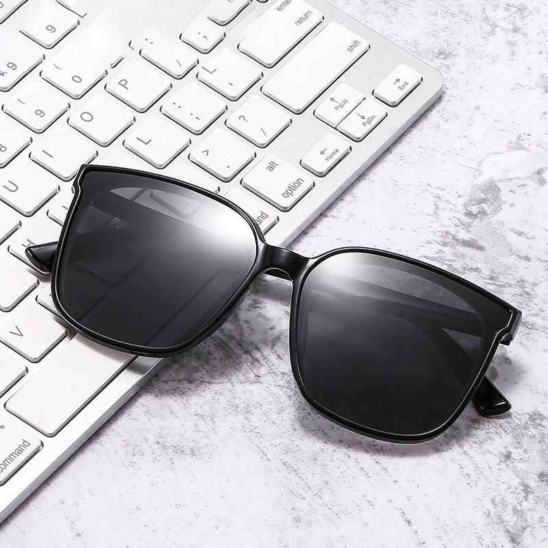 Women's modern square sunglasses with UV protection and slim temples Stornfield