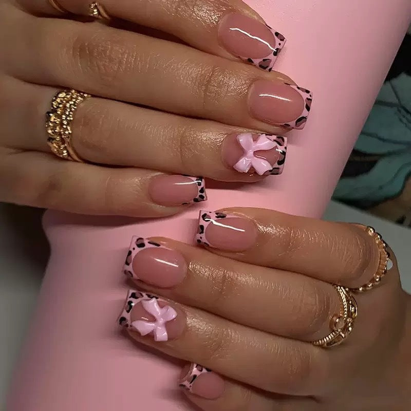 Artificial nail set with elegant leopard design and cute bows Stornfield
