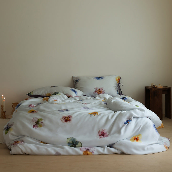 Bedding set made of cotton satin with textured brush print and reversible function