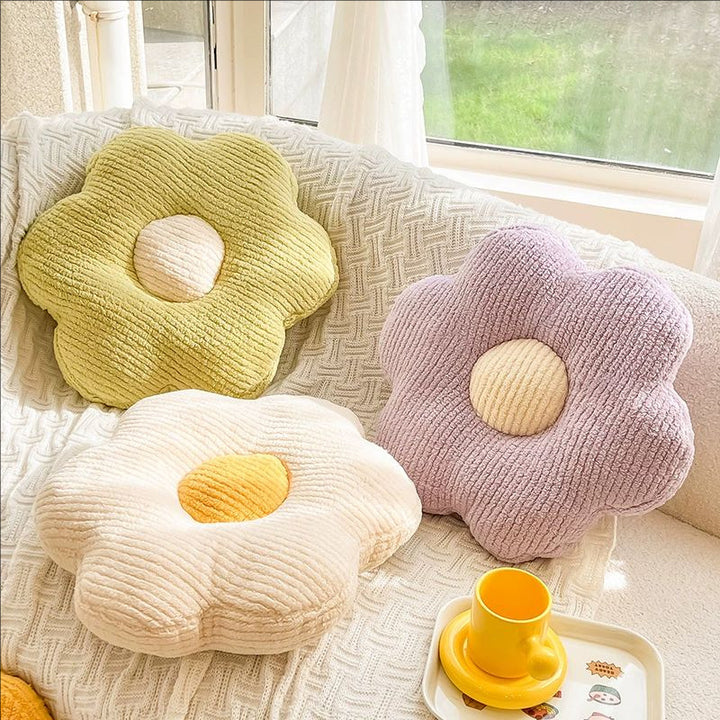 Flower-shaped cuddly pillow Stornfield