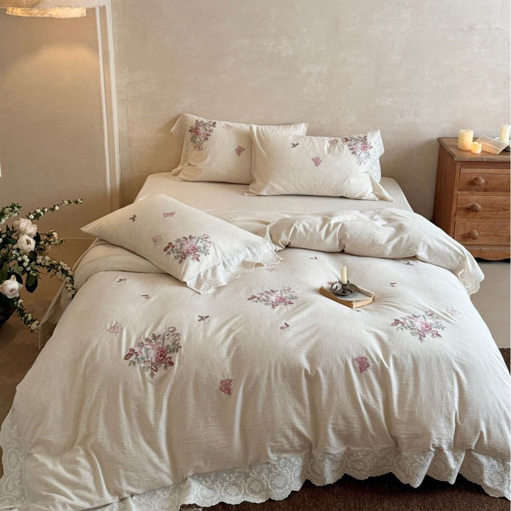 Romantic Linen-Blend Floral Embroidered Duvet Ensemble with Lace Scallop Hem and Decorative Pillow Shams