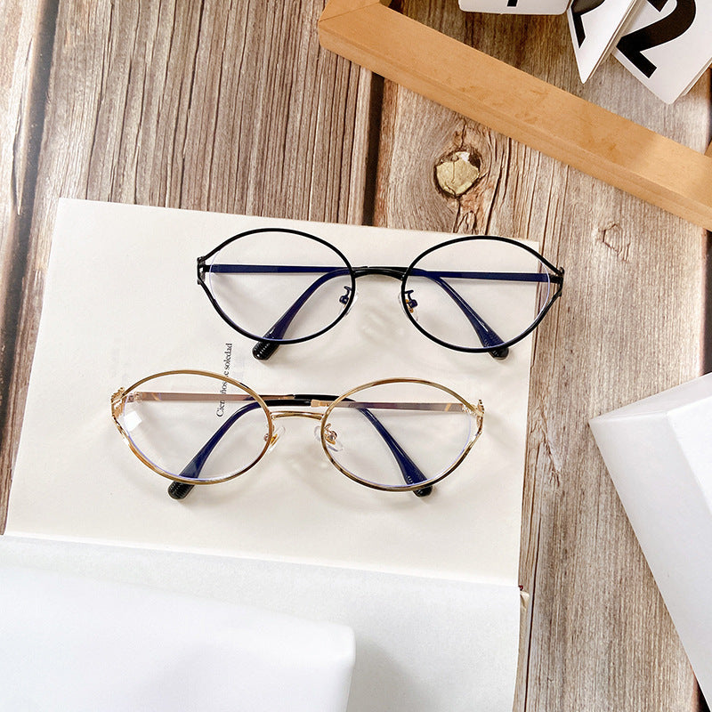 Round Sunglasses with Golden Accents Stornfield